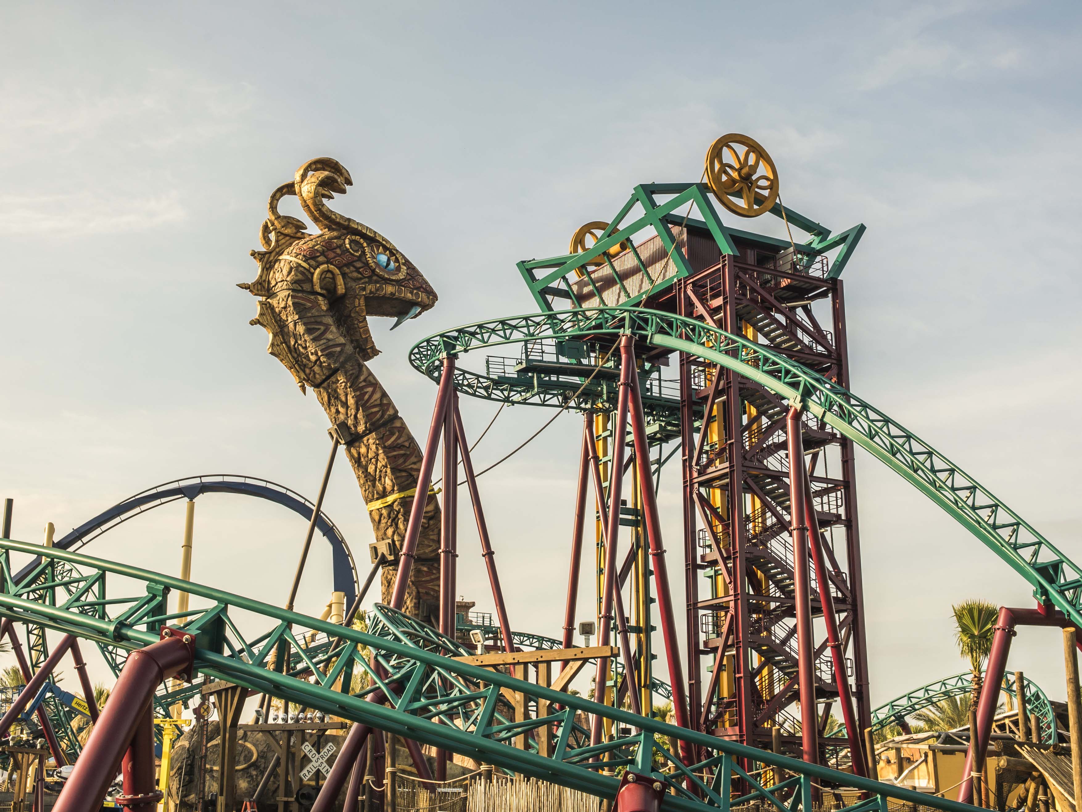 Today's Best Busch Gardens Deals The African-themed acre amusement and animal park that opened in has a long list of rides, attractions and experiences. Busch Gardens Tampa has 17 rides, 12 animal attractions and 10 attractions or tours as well as eight shows put on at various times.